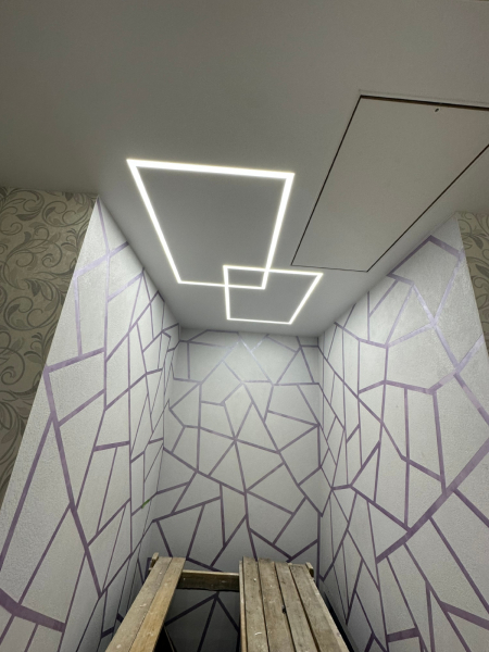 Потолок с дверью на чердак