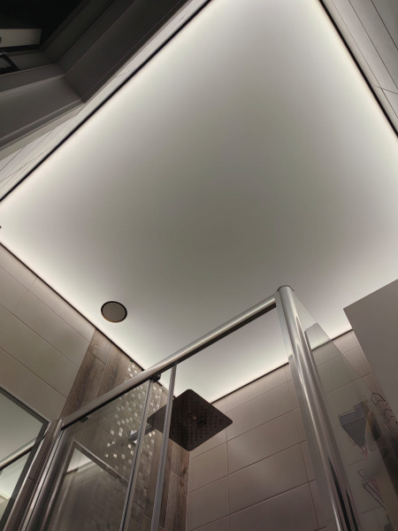 Пример потолка для ванной 4 м²