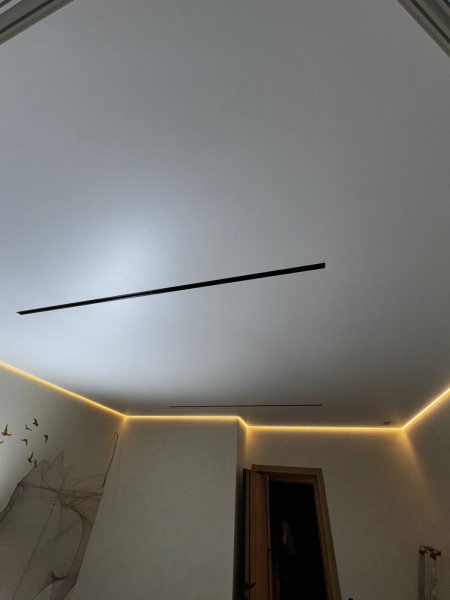 Стоимость сатинового потолка в кухне 12 м²